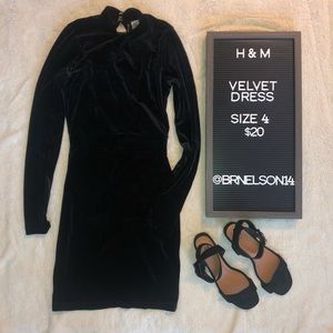 ▪️◾️ H&M Velvet Backless Dress - LBD